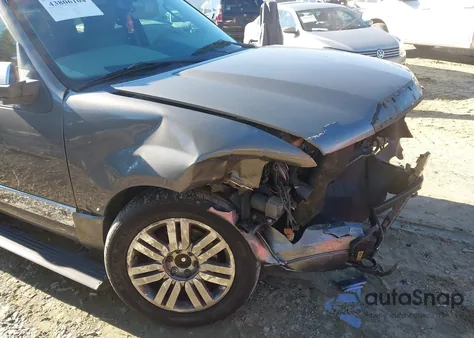 2011 Lincoln Navigator L z USA, uszkodzony, nr VIN 5LMJJ3J53BEJ07944